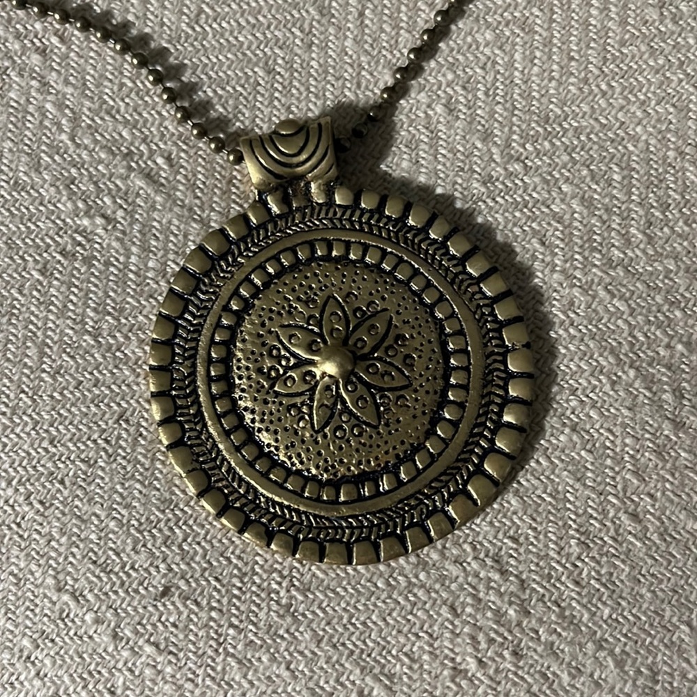 Gold Pendant Necklace